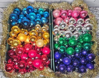 シャイニーブライトクリスマスオーナメント - レッドゴールドの