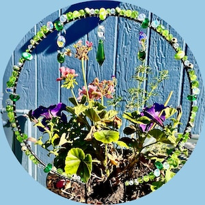 Pot de fleurs en treillis ou piquet de jardin