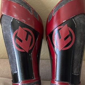 Cosplay Gauntlet Bracers: Superhero Costume Armor Pair