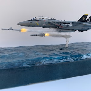 1/144 Scale VF-31 Tomcatters Grumman F-14D Tomcat Aircraft Sea Flight Model with Missile Launch and Afterburner Effects | Aged Effect