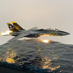 1:144 F-14 Tomcat Fighter Jet Aircraft Diorama(VF-84) with Ocean Base-AIM-54 Phoenix/AIM-7 Sparrow Missiles Launched with Light Effects