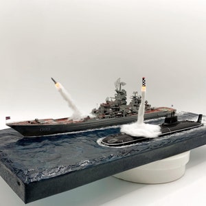 1:700 Kirov-Class Cruiser Peter the Great & Typhoon-Class Submarine with Ocean Base, Customizable Ship Models, Missile Launch Scene