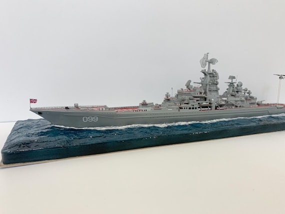 【未組立品】露海軍 ボロジノ級戦艦 オリョール コンブリック 1/700 未組立品】露海軍 ボロジノ級戦艦 オリョール コンブリック 1/700 コン