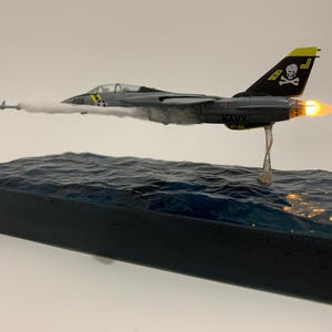 Handcrafted 1/144 Scale Grumman F-14 Tomcat Aircraft Sea Flight Model with Missile Launch and Afterburner Effects