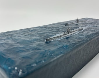 1:700 Submarino alemão U-Boat Tipo VIIB com Diorama de água, modelo de submarino da Marinha alemã U-47 da Segunda Guerra Mundial, exibição naval colecionável da Segunda Guerra Mundial
