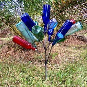 Southern Garden BOTTLE TREE - 16 Wine Bottle Yard Art Bottletree