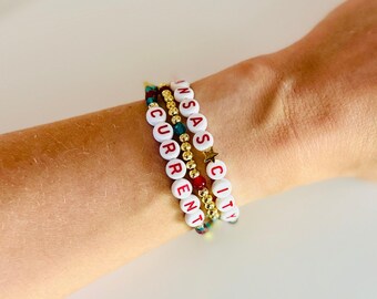 Kansas City Fotbollsarmband Stack – Blågrönt & Rött Tjeckiskt Glas + 18k Förgyllt