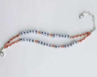 Braccialetto con affermazioni a doppio strato Snakes And Stones, regalo per lei, gioielli Healing Era