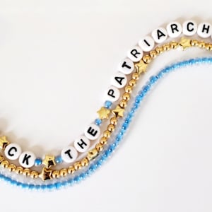 Braccialetto F the Patriarchy – Audace gioiello femminista con dettagli a stella, bracciale elastico con perline, regalo di ribellione per lei
