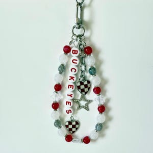 Buckeyes Perlen-Taschenanhänger: Taschenclip für den Spieltag mit Strassstern