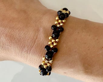 Armband muiskralen – zwart glas en gouden stretcharmband