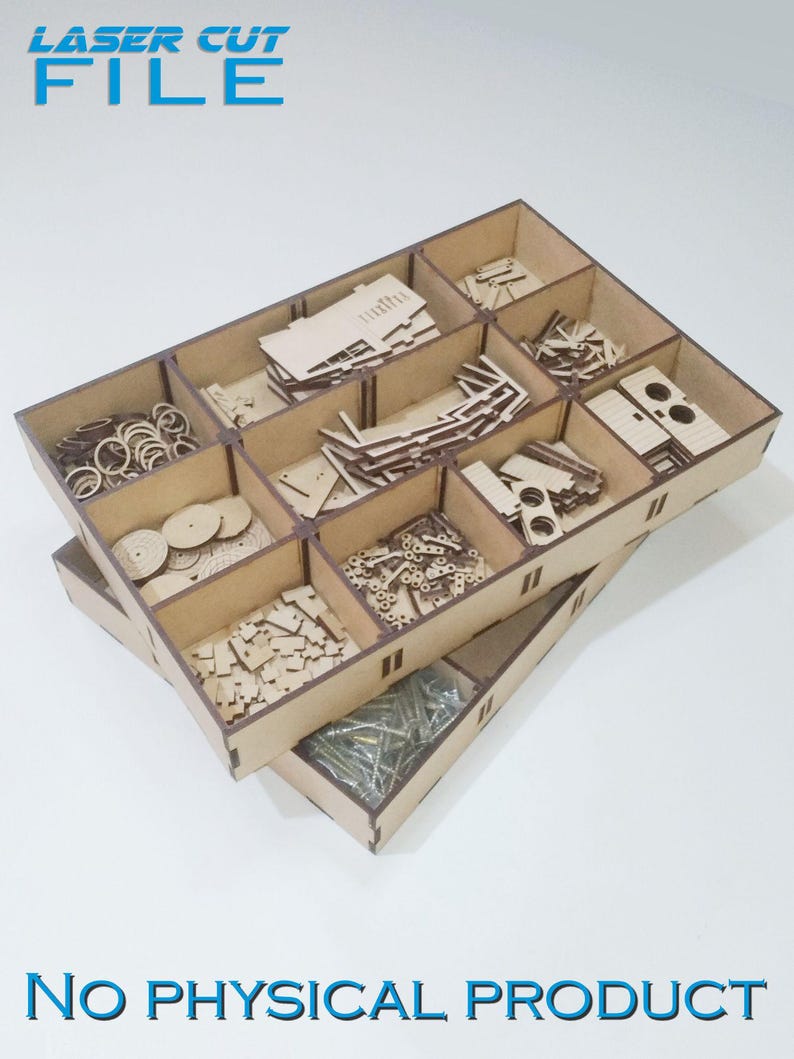 K&ouml;nnte beinhalten: Ein lasergeschnittener Datei-Organizer mit mehreren F&auml;chern, die mit Holzteilen und Hardware gef&uuml;llt sind. Der Text "LASER CUT FILE" und "NO PHYSICAL PRODUCT" ist in Blau dargestellt.
