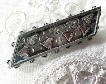 Broche de barra de plata antigua con decoración de campanas y vides, PWE&Co Toronto Canadá, década de 1900.