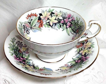 Paragon Teacup Tea Cup and Saucer Autumn Leaf and Berry Garland Wide Mouth Footed Vintage Bone China England Mom Gift