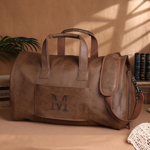 Borsa da viaggio personalizzata in pelle marrone da uomo. Borsone da viaggio retrò per uomo. Regali per la festa del papà. Regalo di compleanno. Borsone e kit da viaggio.