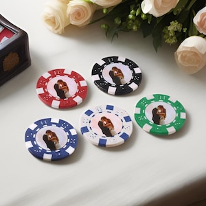 カスタムフォトポーカーチップセット。結婚式の記念品ギフトチップ。ポーカープレイヤーギフト。婚約パーティー。ドリンクトークン。ユニークなウェディングギフト。