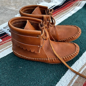 Women’s scalloped moccasins