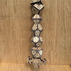 Dragonslayer Dice Sword. Dice Dagger. Arquivos svg de espada. Designs de espada mítica. Design de espada de fantasia. Arte de armamento D&D. Dice Dagger. Espadas Dnd