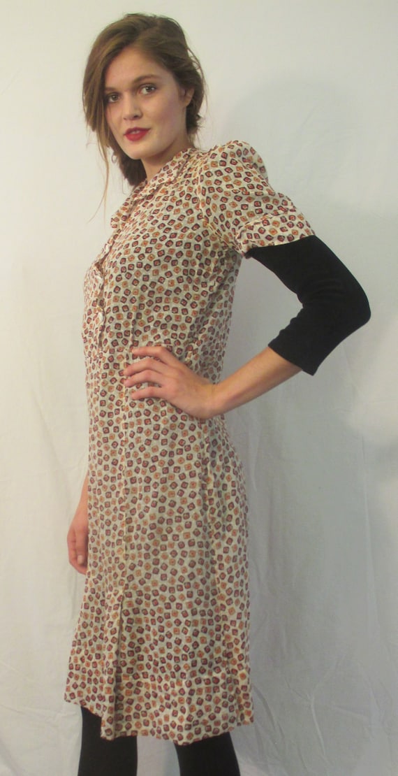 Vintage 40's day dress in red and cream print from