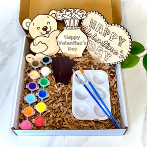 DIY Valentines Day Painting Kit for Kids - 3 Wooden Designs, Acrylic Paint Set, Brushes & Tray - Fun Family Valentines Day Craft Activity