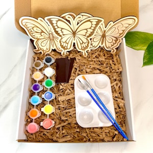DIY Butterfly Paint Kit for Kids– 3 Wooden Butterflies with Paints and Brushes – Perfect Kids’ Craft Set & Creative Party Favor
