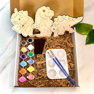 DIY Dinosaur Paint Kit for Kids – 3 Wooden Dinosaurs with Paints and Brushes – Fun Kids’ Craft Set & Perfect Party Favor