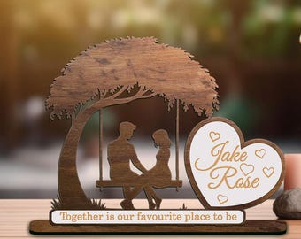 Personalisierte romantisches Paar Laser Cut bereit, Liebeszeichen SVG, Valentinstag Geschenk SVG, Paar Stand Design für Laserschnitt, Geschenk für sie