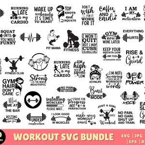 Op de afbeelding: Een verzameling van 50 workout-thema SVG-ontwerpen in zwart en wit. De ontwerpen bevatten motiverende citaten, fitnessgerelateerde zinnen en afbeeldingen van halters en mensen die sporten. De tekst "WORKOUT SVG BUNDLE" staat onderaan.