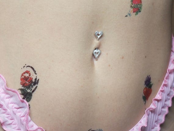 Sissy visiual Navel Piercing