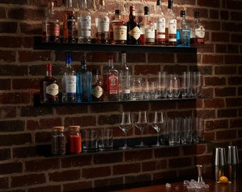 Floating Shelf - Metallregal für die Hausbar