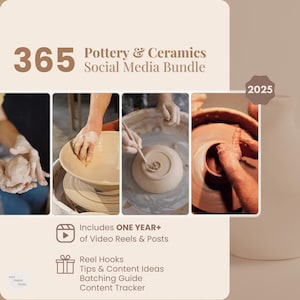 Op de afbeelding: Een promotieafbeelding voor een social media bundel voor pottenbakken en keramiek. De afbeelding toont een collage van pottenbakprocessen, waaronder het vormen van klei op een draaischijf. Tekst bevat "365 Pottery & Ceramics Social Media Bundle".
