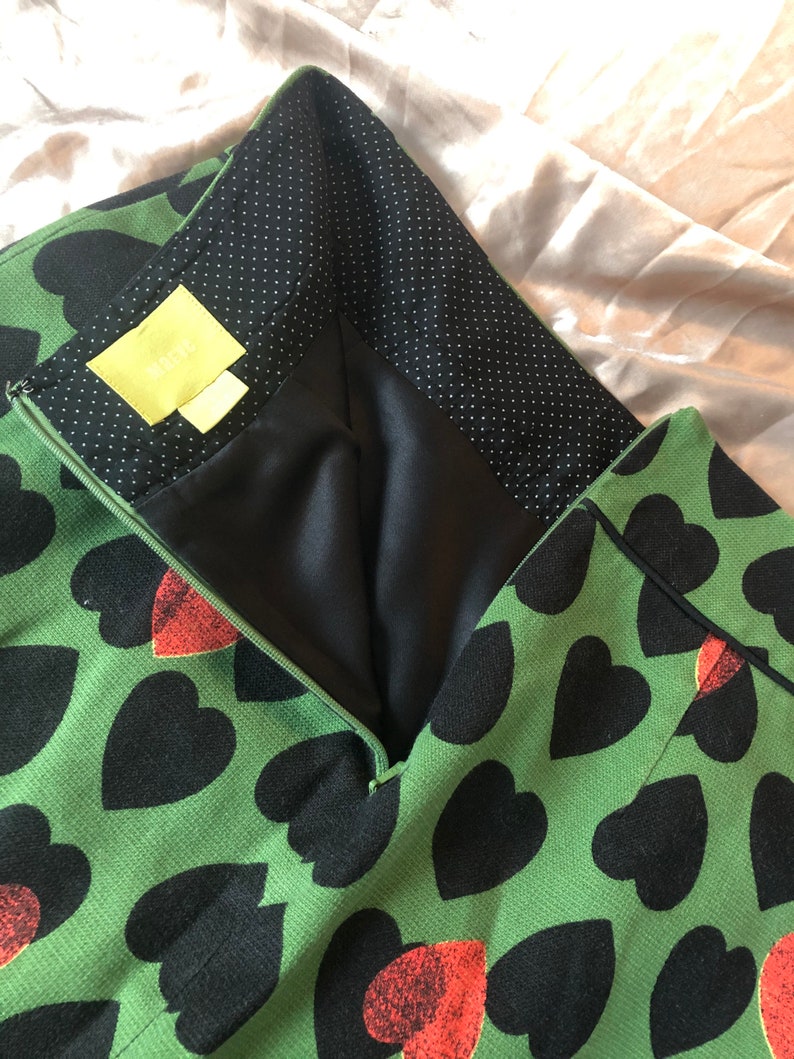 Rockabilly or wear to work Heart Pencil Skirt Maeve Anthropology size 6 hearts valentines