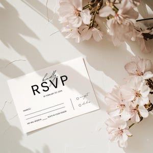 Cartão RSVP de casamento moderno | Cartão postal de resposta para impressão 3,5x5 ou 4x6 | Design minimalista simples | Lista de convidados | Modelo editável | PMP02
