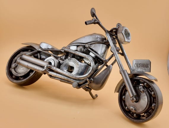 Modèle de moto, décoration de bureau vintage en bronze, processus de placage respectueux de l'environnement, ornements de moto avec plateau pour collection de moto, anniversaire Modèle de moto, décoration de bureau vintage en bronze, processus de placage respectueux de l'environnement, ornements de moto avec plateau pour collection de moto, anniversaire