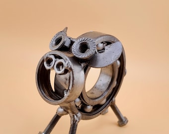 Metal Pig Sculpture- Piggy Lover - Scrap Metal Art- Animal Gift Idea- Piggy Welding Art