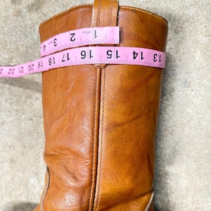 Stivali vintage Acme Campus: anni '70 in pelle color miele marmorizzata, tacco grosso stile hippie (taglia 9) immagine 17
