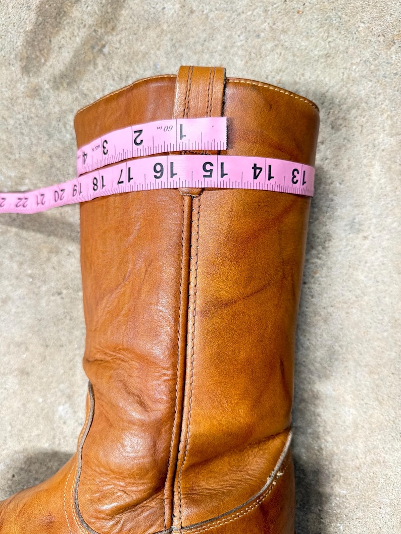 Stivali vintage Acme Campus: anni '70 in pelle color miele marmorizzata, tacco grosso stile hippie (taglia 9) immagine 17