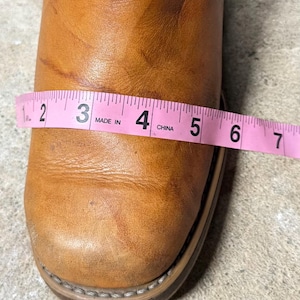Stivali vintage Acme Campus: anni '70 in pelle color miele marmorizzata, tacco grosso stile hippie (taglia 9) immagine 20