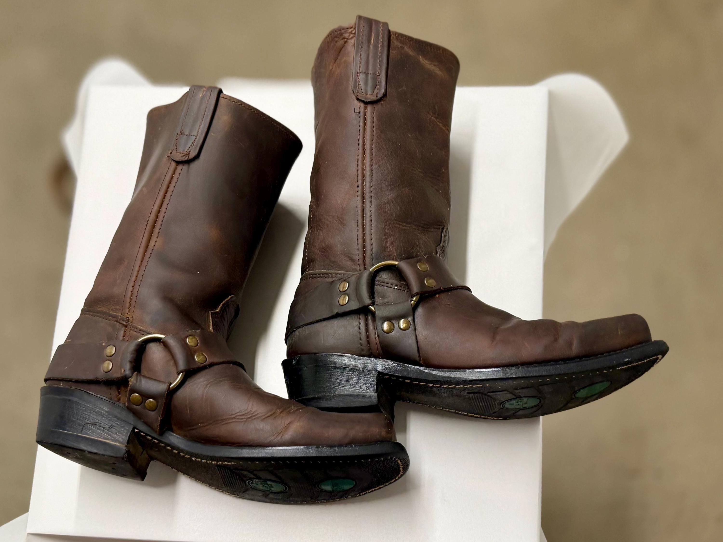 Bottes noires en cuir verni années 70 - hippie disco gogo botte haute à