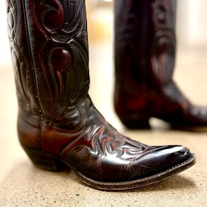 Vintage Oxblood Texas Imperial Snip Toe Cowboystövlar, Herr 9.5D/Dam 11.5D