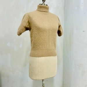 Crèmekleurige angora trui met korte mouwen, maat medium in onberispelijke staat/pin-up girl/rockabilly/50sVibes/old money/