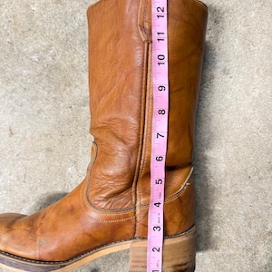 Stivali vintage Acme Campus: anni '70 in pelle color miele marmorizzata, tacco grosso stile hippie (taglia 9) immagine 19