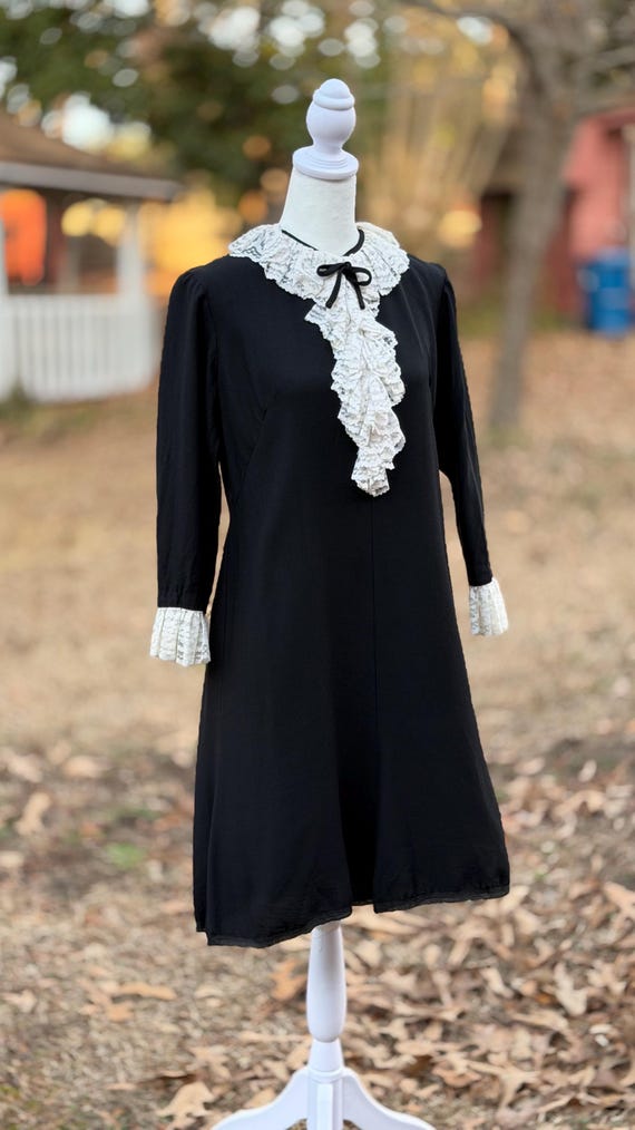 1960’s Black Crepe Dress With Victorian Lace Neckline & Cuffs Size Large