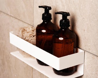 バスルームシェルフ バスルーム仕切りコーナーシェルフ バスルームステンレススチールシャワーシェルフ 壁取り付け式三角バスケットコーナ 送料無料 コーナーラック  2段 バスラック 浴室用ラック 三角 棚 シャワーラック 浴室 お風呂 バスルーム バス用品 水切り バス ... コーナーバスルームシャワーシェルフオーガナイザー、 ブラック 2層シャワーシェルフラック ステンレススチールコーナーバスルームラック