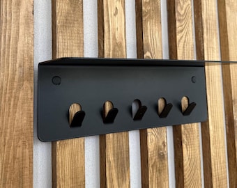 Llavero de metal de pared con estante, organizador moderno para entrada, ganchos y estante minimalistas para llaves para el hogar o la oficina.