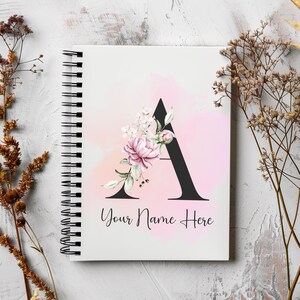 Letra A personalizada con nombre del alfabeto, cuaderno espiral, diario, viajes, kawaii, notas de oficina, composición, planificador, regalo personalizado