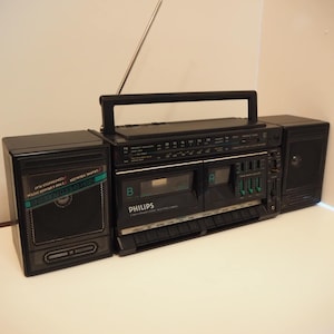 Grabadora de casetes portátil retro vintage, radio, de Philips, de la década de 1980