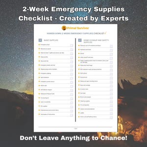 Puede incluir: Una lista de verificación titulada "2-Week Emergency Supplies Checklist - Created by Experts" con el logotipo "Primal Survivor" en la parte superior. La lista de verificación está dividida en dos secciones: "Basic Supplies" y "Home Cleanup and Safety Supplies". Cada sección tiene una lista de artículos con casillas de verificación junto a ellos. La lista de verificación está diseñada para ayudar a las personas a prepararse para emergencias.