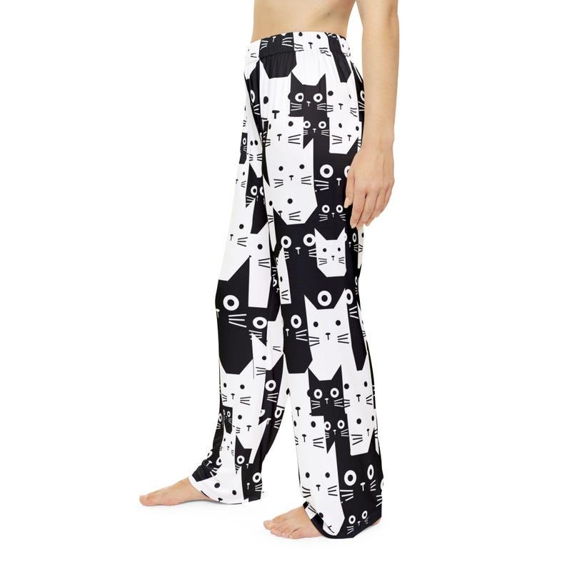 Svarta och vita kattpyjamasbyxor | Roliga katttryckta loungekläder bild 6