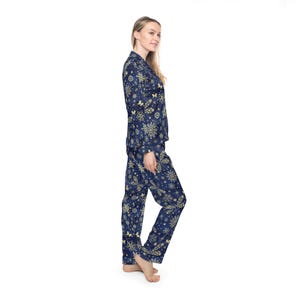 Starry Night Satin Pajamas: Women&#39;s Elegant Loungewear Set